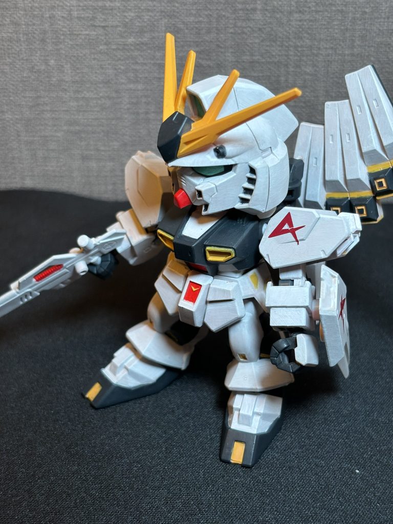 細かい部分の塗り分けが大変でしたアマゾンで安い筆のセット買ってなんとか塗りました