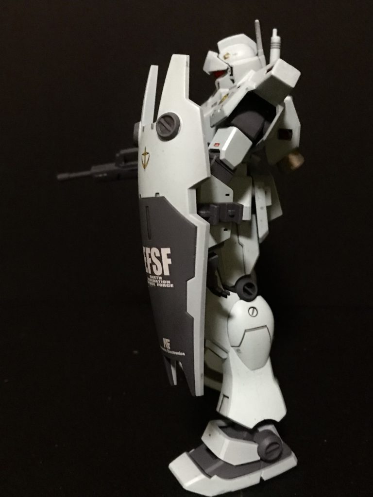 完成当時の写真3側面より。特徴がないと揶揄される機体ですが、逆に言えば細部のいたるところがカスタムされており、パイロットを選ばない優秀な機体だと感じられます。