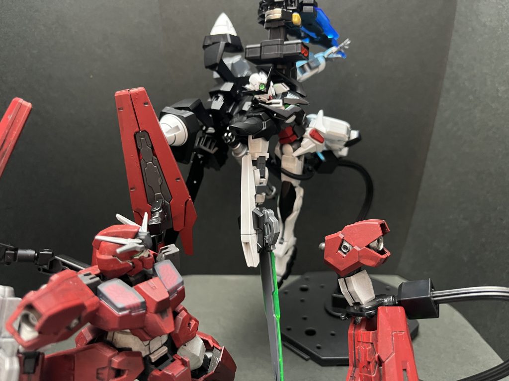 ソレ子『その悪意、切り落とします！ソフィ『なっ…スコアを上げたルブリスに追いつく⁉︎腕をこんな簡単に⁉︎クレア『それで言い訳つくだろ？帰っちまえ！ソフィ『お前ぇぇぇ！絶対に潰す！エリクト？『ソフィもうイイヨ。撤退シテ。ソフィ『エリー⁉︎でも太陽炉が！エリクト？『戦闘データだけでも十分、キミに無理してホシクナインダ。出来るネ？ソフィ『了解…