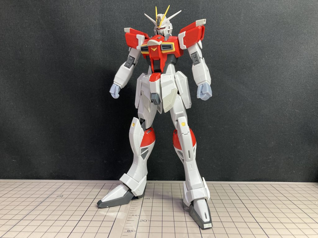 元の姿MGのソードインパルスの本体この状態だと脚が長すぎるので、MGマスターのものを使用して高さを調整