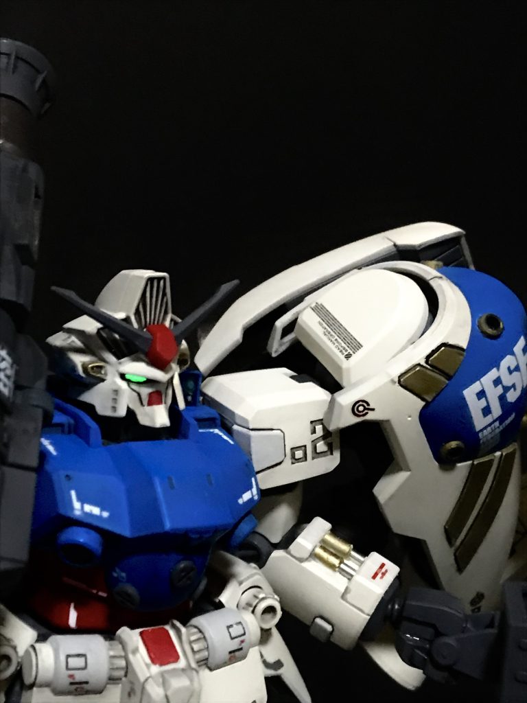 完成当時に撮影4前腕のシリンダは金属棒仕込みました。