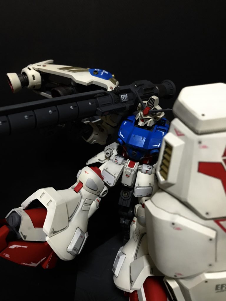 完成当時に撮影6肩バインダーの開閉に連動してバーニア角度が変わるギミックはさすがだと感じました。初代でかなりバッシングされバンダイさん気合い入れて再開発したのがよく解ります。