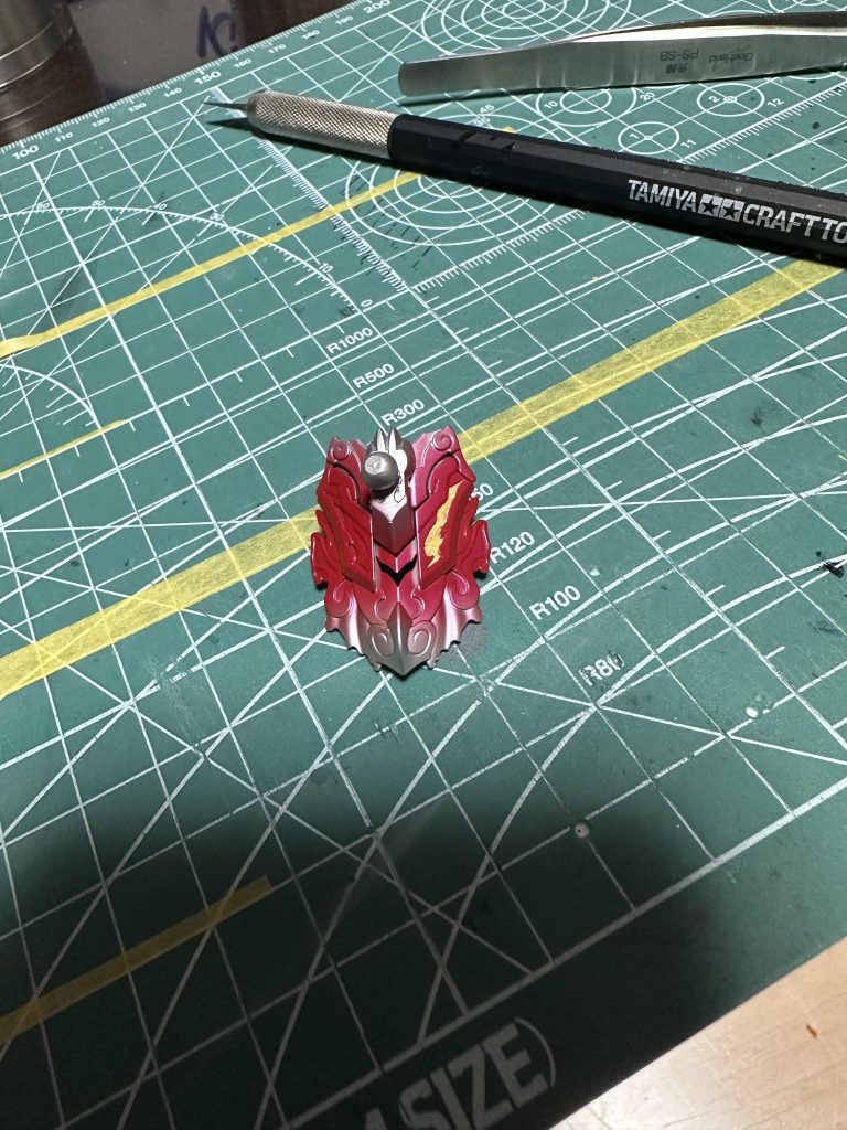 ただひたすら細かくカットし貼る気が遠くなる作業でした。