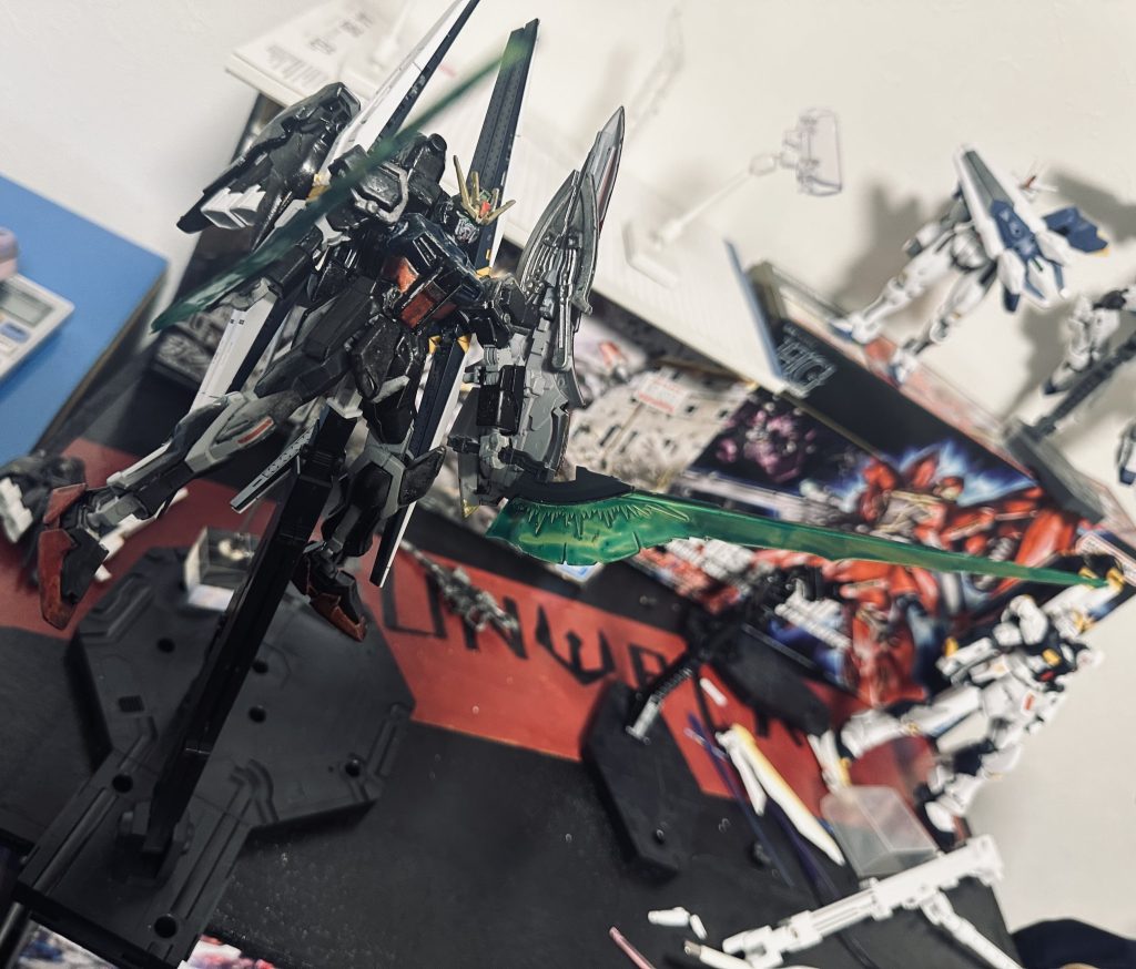 ソードモード!ビームソードと(名付けた)いう大型のビームサーベルを装備することで近接戦闘においても高い戦闘力を発揮できる。シナンジュのものを使用しています。