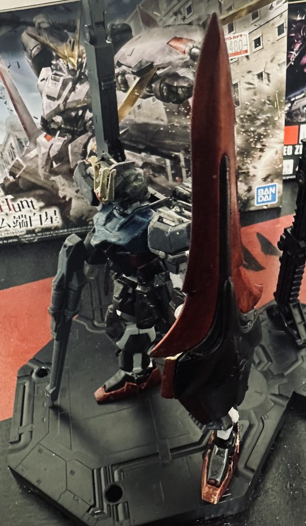 さっきのポーズを横から。画質が悪いのは許してください。