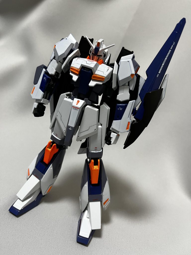 デカール貼り、筋彫りにも初挑戦しました。精度はともかく、効果的な形に彫れたかなと。デカールはもっと貼って良かったですね、難しい。