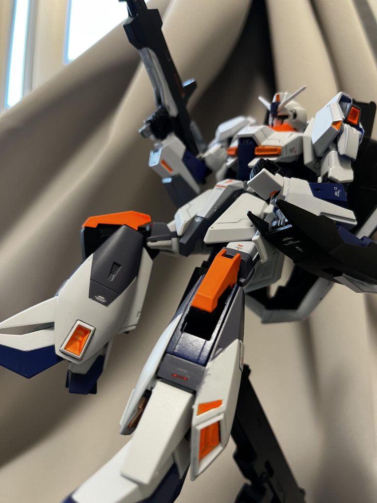 使用した色は以下の通りです↓エアリアルホワイトルブリスグレー蛍光オレンジ(アクリジョン)コバルトブルー+マルーン+ブラック結果的に寒冷地仕様?っぽくなったかもしれません。首元のオレンジがマフラーみたいでちょっと可愛いかも。