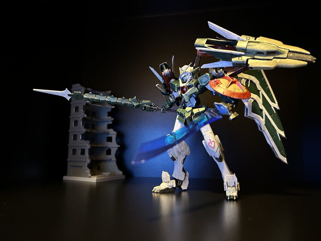 右手　バンナム社30MS事業部製造　チェーンソード左手　同社30MM事業部製造　柳葉刀