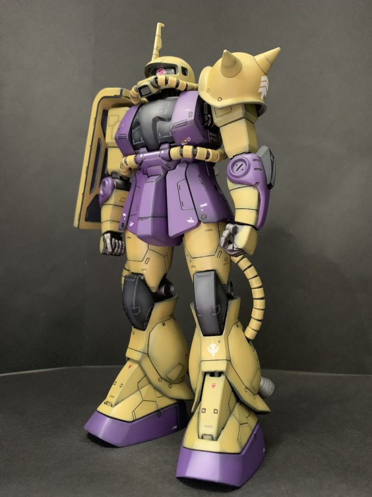 今回も黒立ち上げからのグラデーション塗装です。やった事は毎度の合わせ目消しくらいなんですが、何でこんなに時間かかったんでしょ…パープル部分は調色したものですが、もっと赤紫でも良かったかも。