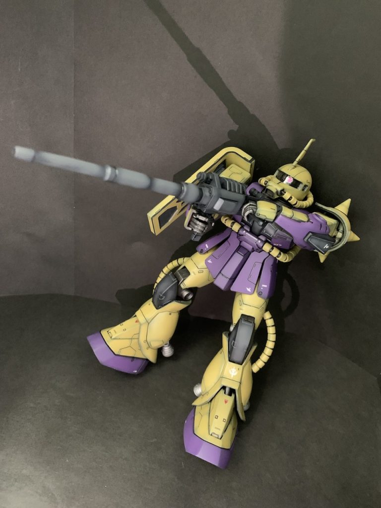 マゼラトップ砲こんな武器、ザクⅡが使ってる事あったかなぁ…とか思いつつ、構えてみました。