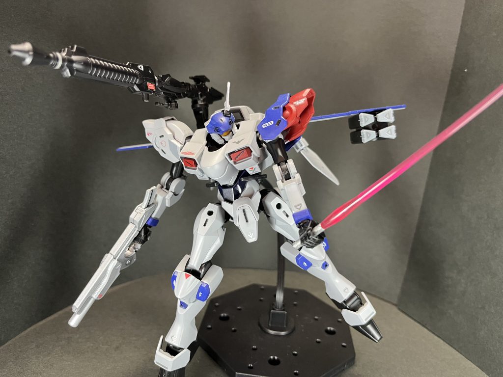 気をつけて 誰かが Watching you背中から 君を追いつめてるふりむいたら 負けさ