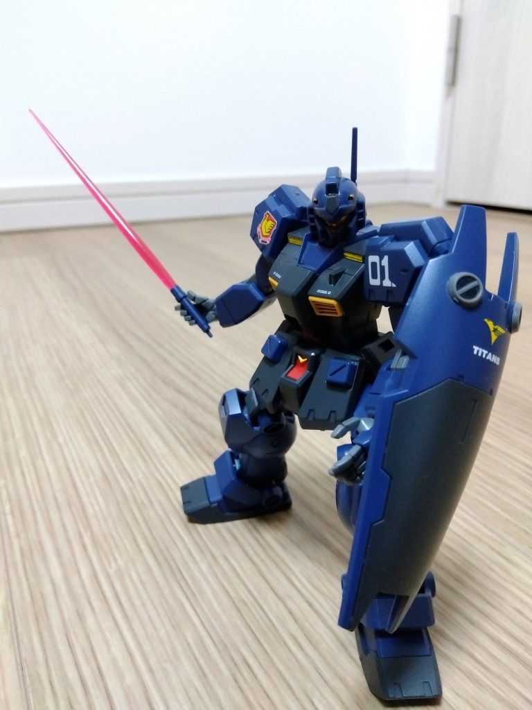 ティターンズカラーが醸し出す何とも言えない威圧感。