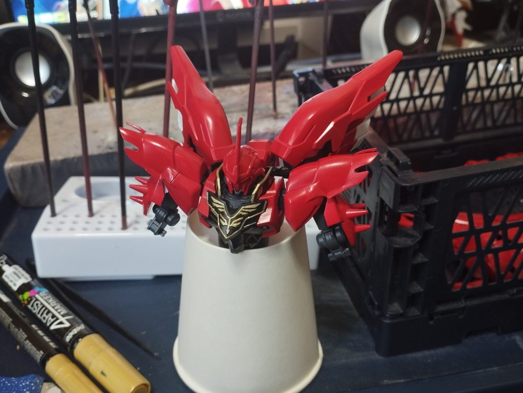 エングレービングは4アーティストマーカーで塗って、はみ出たところはエナメル溶剤で落としてます