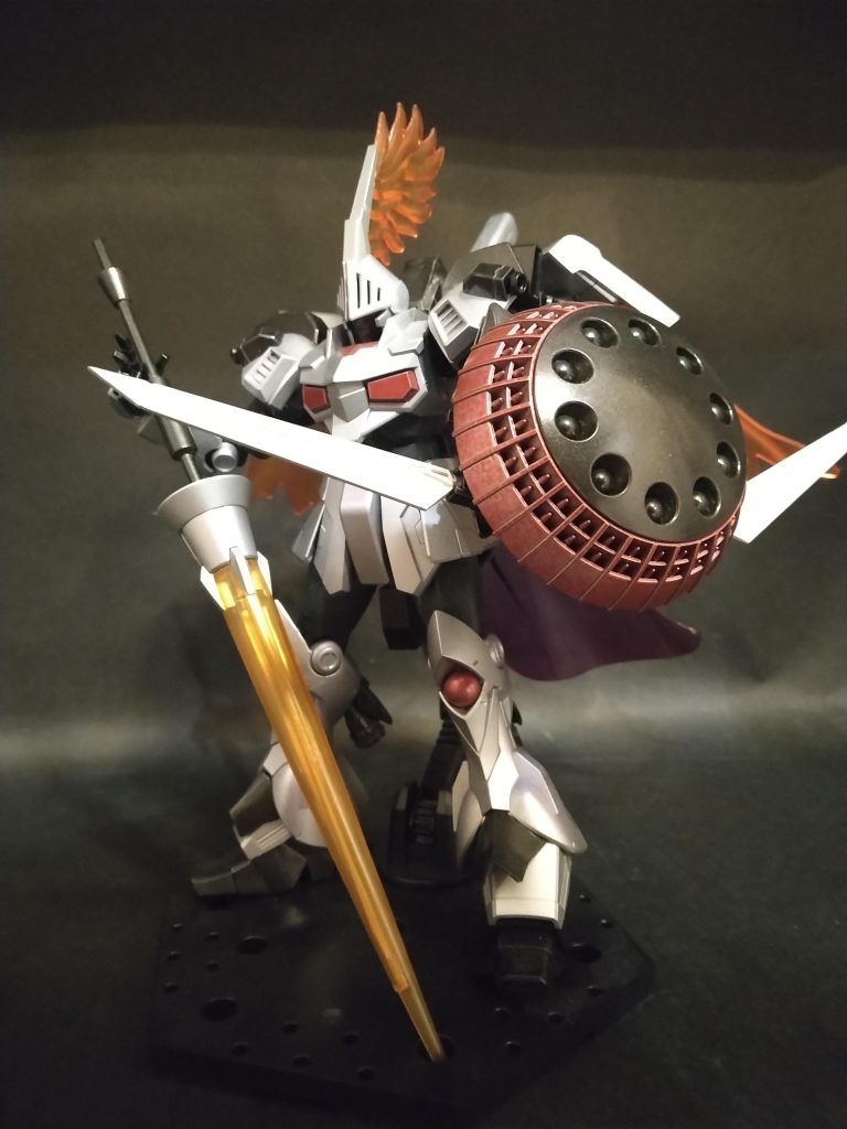 【設定】高機動のギャン・クリーガーを更にカスタムした機体。全体的に出力向上させ、武装強化をさせている。シュヴェルテはドイツ語で剣、リッターは騎士。一年戦争後、アクシズに行った後のミネバ・ザビの護衛兵用に試作1機が作られたが扱える乗り手がおらず、倉庫に眠っていた。行方不明になっていたとあるパイロットが帰還した際に受領され、その活躍から「銀狼」と呼ばれていたが、ミネバが偽物であることに気付き、機体ごとアクシズから姿を消した。その後の行方はパイロットも含め不明だが、親友の忘れ形見を探す為ではないかと噂されている。