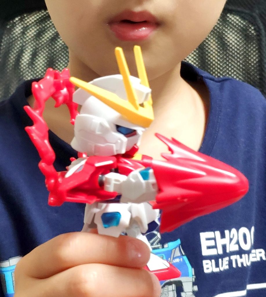 以前から空手に興味を持っていたのもあり、次元覇王流をマネしておとしゃんはパンチされまくりでした。せっかくなので近所の空手教室に見学させてみようかしら…?