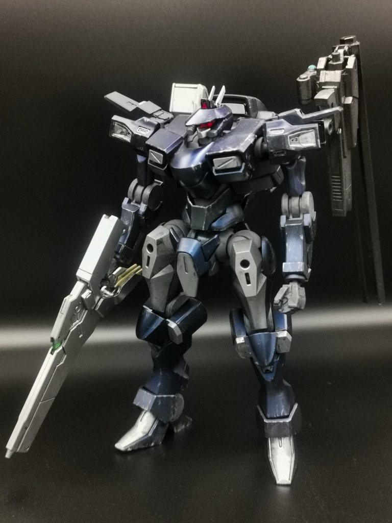 メインはガイアカラーのプリズムブルーブラックで塗装。ゲーム中では無かったクイックブーストを搭載したくてνガンダムの腰を使ってます。