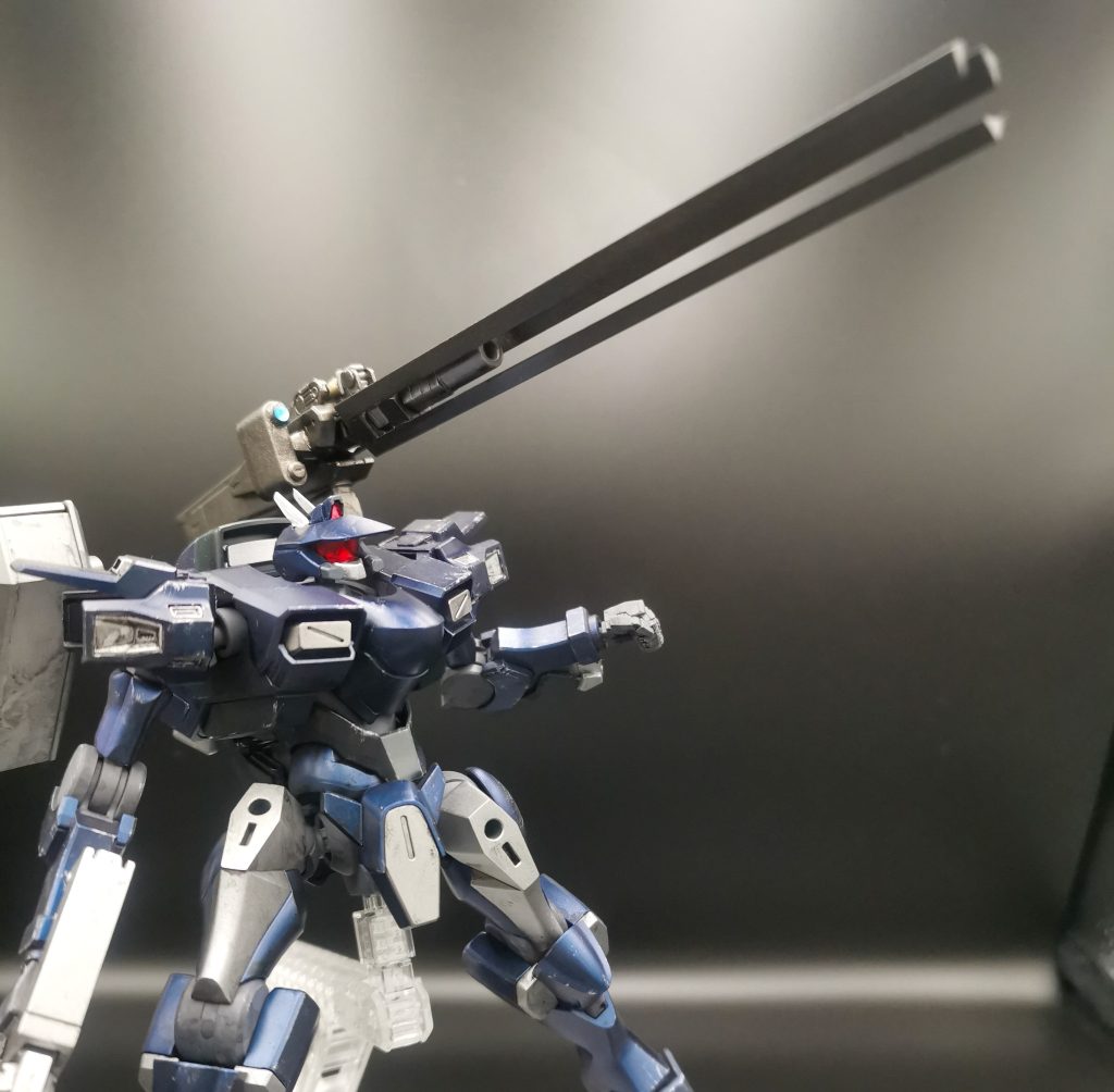 今回一番苦労したWC-IR24砲身は三角プラ棒で工作。折りたたみ後の固定には磁石を使用しています。残念ながら下半身は無加工なため膝立ち撃ちは再現ならず。