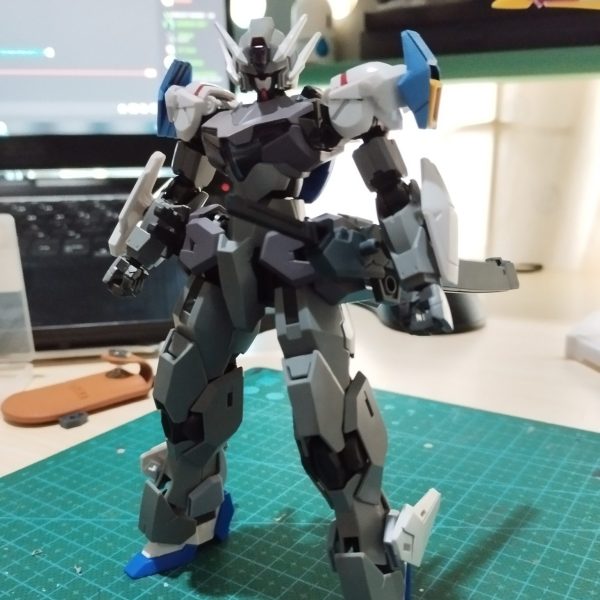 Hello everyone, I'm back with another build, this one is still currently a WIP (Work in progress), no name for it yet but I finished adding everything I wanted and did some color testing on it.こんにちは、gunsta。今日は僕の現在のプロジェクトを紹介するよ。まだWIP(ワーク・イン・プログレス)で名前もないんだけど、欲しいものは全部付け終わって、カラーテストもしたんだ！DeepLトランスレータを使用して翻訳（1枚目）