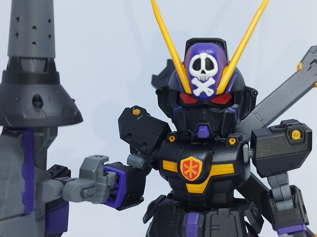 〜PAINTING〜白サフ1000番を下地に、クレオスのMr.カラー、水性アクリジョンをエアブラシ、筆塗りしています。黄色部をタミヤエナメルのブラウン、それ以外はブラックでスミ入れ後、水性トップコートのつや消しを吹いております。以下、◆...Mr.カラー　◇...水星アクリジョン+塗装色で表記します。☑関節部分、武器等...◇ニュートラルグレー☑ボディ全般、武器等...◇ジャーマングレー　◇パープル　◇ブラック(胸部、一部肩アーマー、腕部等)☑アンテナ、胸部紋章、フロントグリル、インテーク等...◆キャラクターイエロー☑紋章、スラスター内部等...◇モンザレッド☑バーニア、スラスター内部等...◆スーパーファインシルバー2☑ツインアイ部分...◆メタルピーチ+蛍光ピンク　◇クリアレッド(キャンディ塗装)☑額ドクロ...◆ホワイトマスキング塗装の際にアクリジョン吹き過ぎて、境界部に「塗膜の階段」が出来てしまいました。今後マスキング塗装をする時は気をつけようと思います。