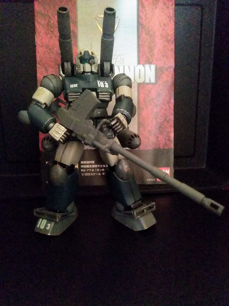 改めて見て見ると、かなり理想的なスタイルだなと考えます😍　　　　　　　　　　　　　　　　　尤も関節は固着しまくり😣　　　　　　　　　　　　｢スミ入れ｣がいい加減なので動かすとドンドンひび割れが・・・😭コリャ・・・ダメだ・・・😔💨