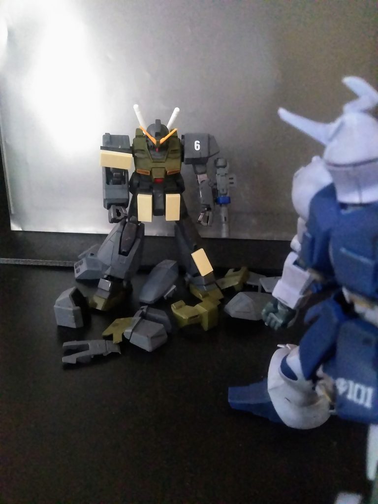 劇中同様にクリティカルヒット❗ 「ふふん❗ざまぁっ❗❗」 と 思いきや、アーマーの下から出てきたのは・・・😲