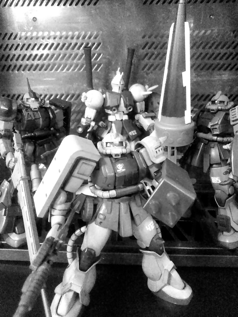 ナンヤカンヤで「ポ〇イ一家」の四人が揃いました🤗 結局「ブルータスさん」ってナンナン❓ の お声が聞こえて来そうですが、その辺は察して下さい😔 《クリーガー&イェーガー編》でお世話になった「koikumaさん」より「元ネタ ブルータス氏」の情報を頂きました。 自分の技量不足でキャラを活かせられず😭 しかし有難い情報をありがとうございました🤗 お陰様で大変楽しく実行出来ました😁