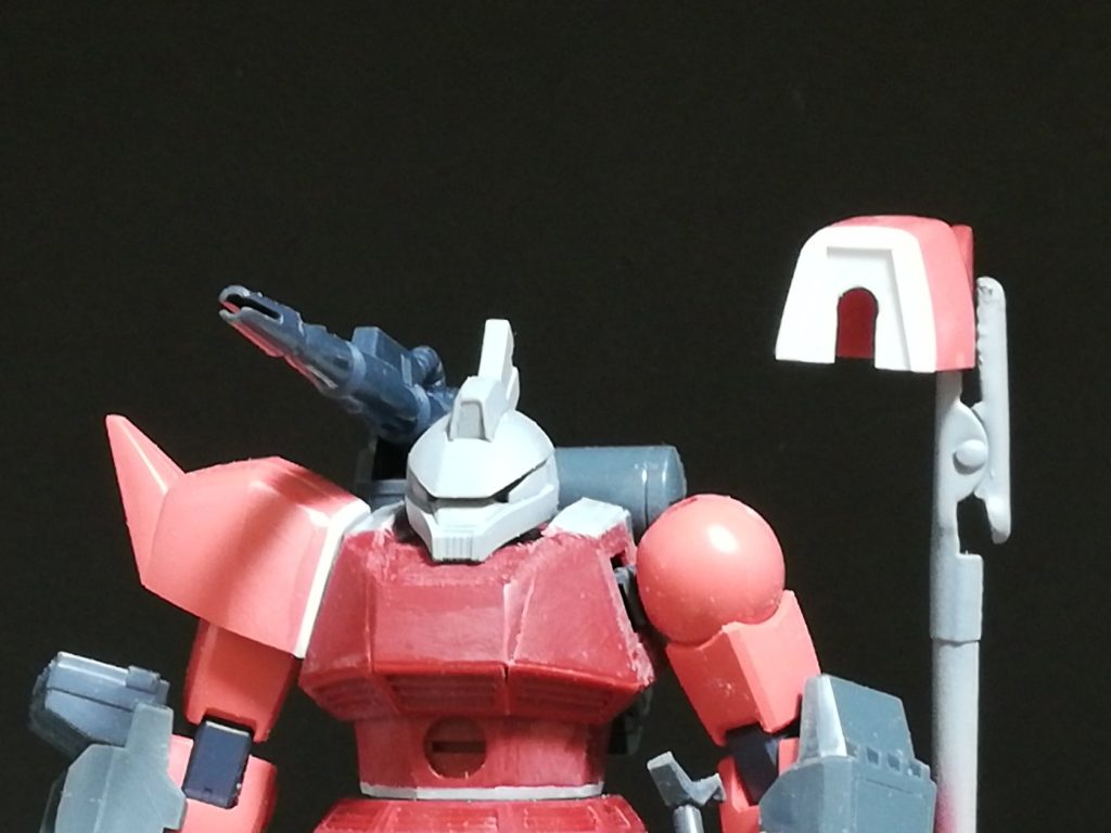 胴体に腕を寄せたので、肩アーマーの取り付け方法を変更。