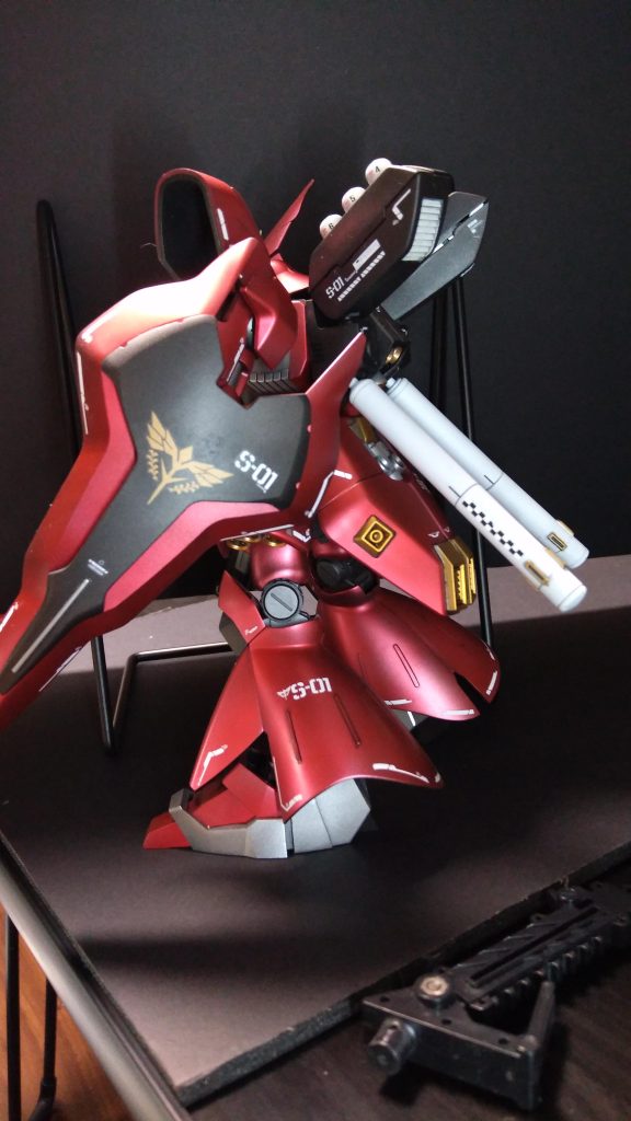 超デカいシールド!HWSニューガンダムのシールドより大きくポージング難しいです。