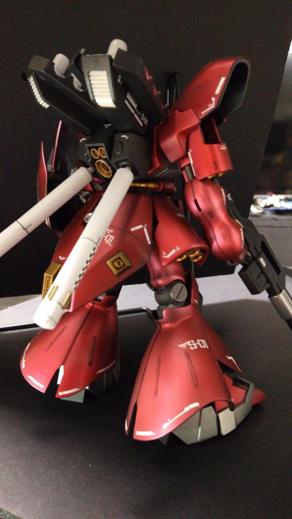 キット付属のプロペラントタンクは短く感じたのでシナンジュスタインから強奪して交換しました。無加工で取付れました。