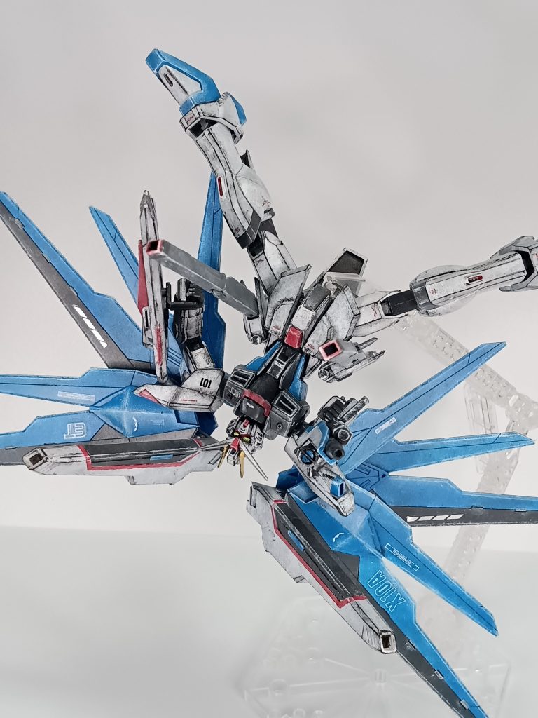 逆さ撃ち！写真をひっくり返したのではなく、プラモをひっくり返してます。落っこちないかヒヤヒヤしながら撮影しました。