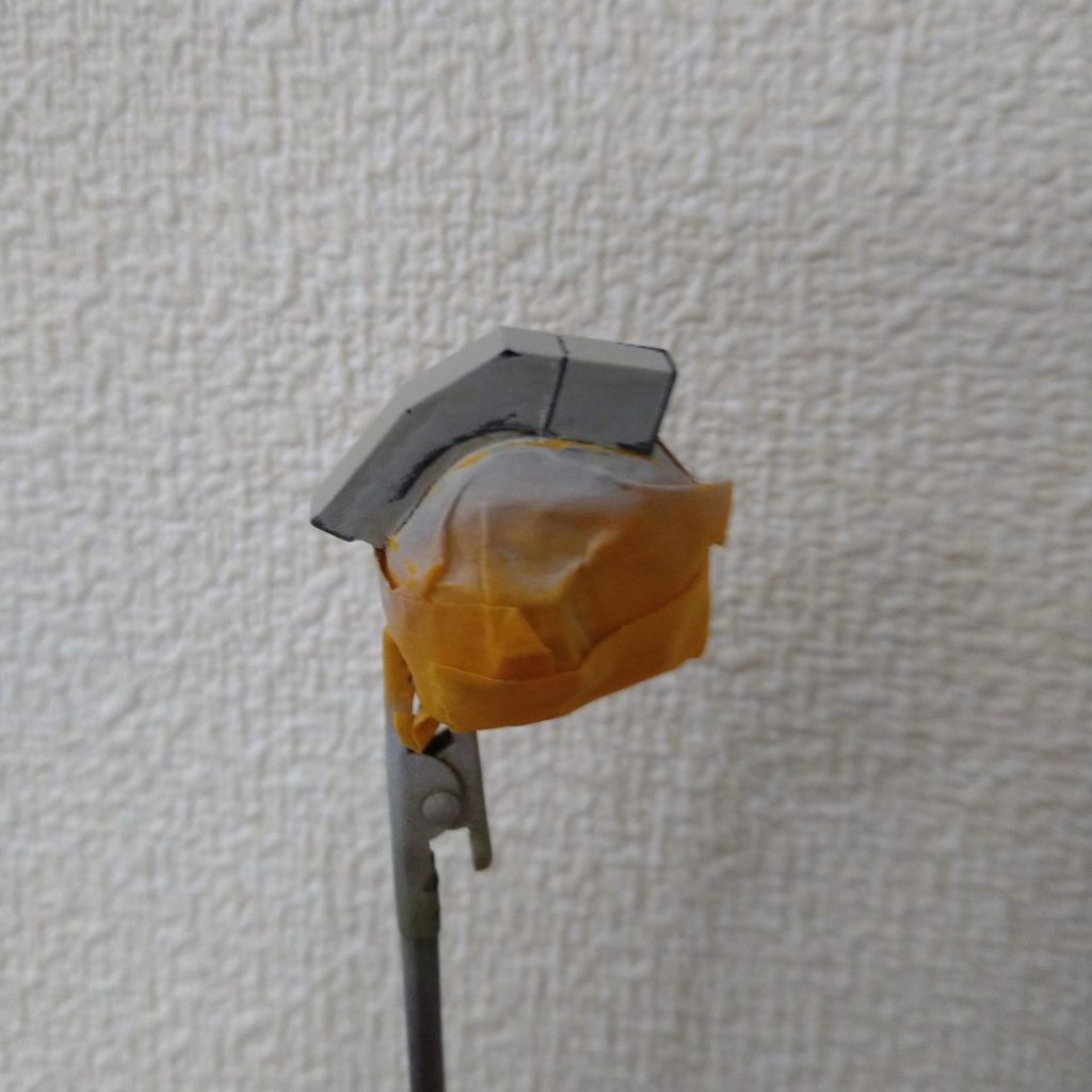 頭のトサカは塗装後に、どこかへ旅立ってしまったため3Dプリンター製です。急遽RGのトサカを測定して印刷し、パテで調整して頭に乗せました。