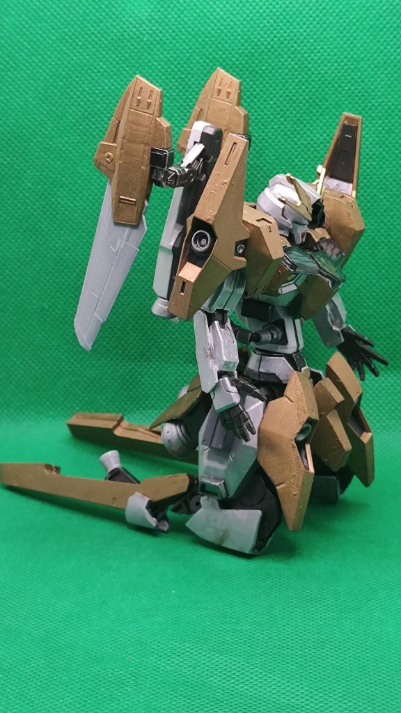 可動はそのままできるように改造したので正座すれば着地もできる?