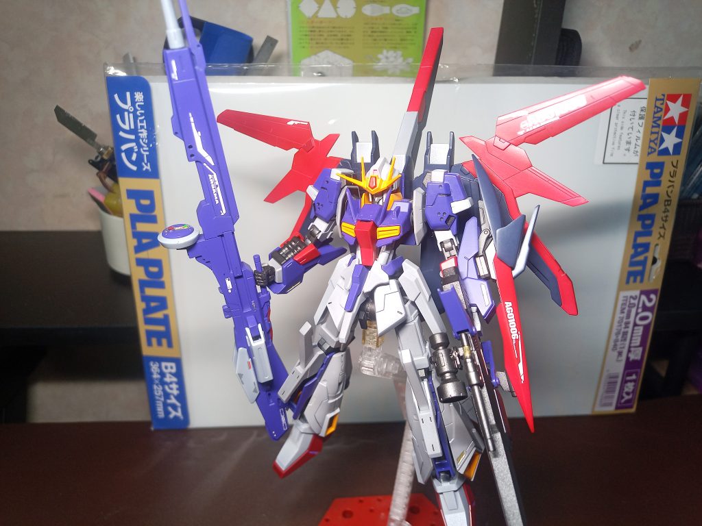 フル装備で。左手のライフルはロングメガバスターと設定したんですが明らかに過剰火力ですね。。