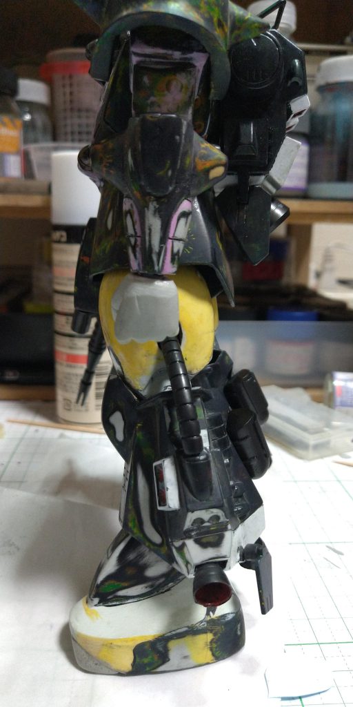 太ももの形状をヤスって丸みをもたせました。