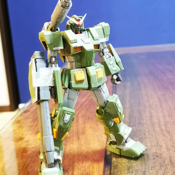 閲覧ありがとうございます!先日のフルアーマーガンダムの続きです!追加装甲のディテール追加をしていましたまた、貧弱に感じたビーム兵器を大型化してみました右側重量過多な気がしますが、今度は左もボリューム上げればいいのかなぁなんて思ってますまた、マシマシスパイラルにつながりそうな感じですが、カッコよくしていきたいと思います今日はここまでです（2枚目）