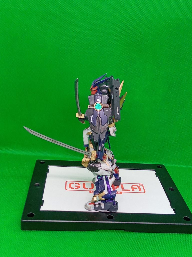 脚の金属光沢パープルでフレームを塗っていましたが妙ににあわない・・