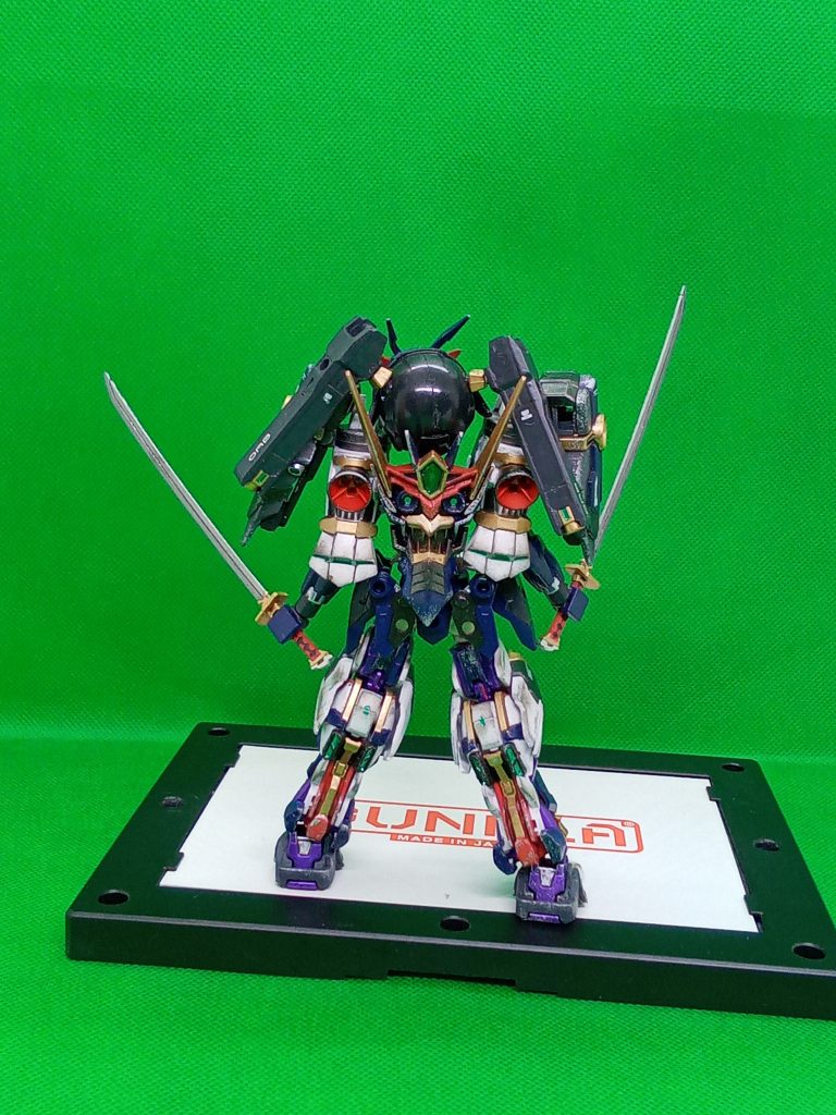 背中のシールドは楽しく塗装♪邪気を払えそうな感じを目指してみました