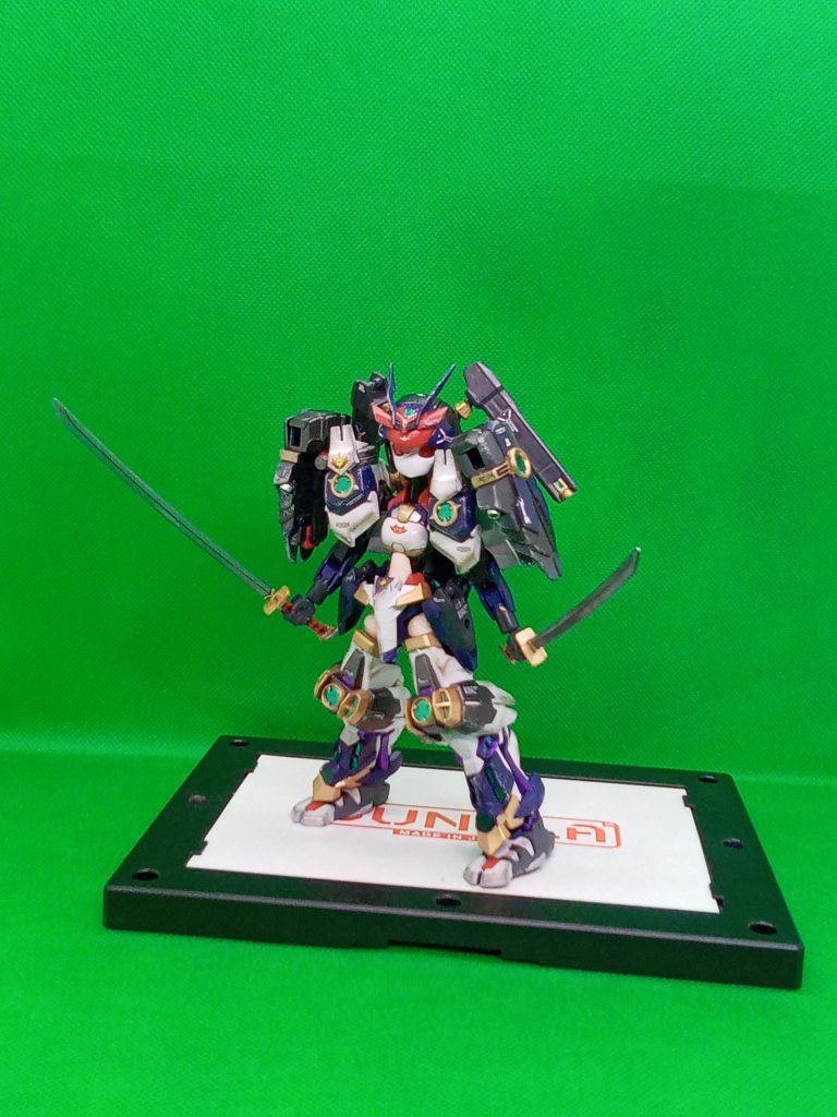 とりあえず・・女武者をイメージして改造してみましたしかし・・アストレイの色はよく考えられているんだな～と実感しました