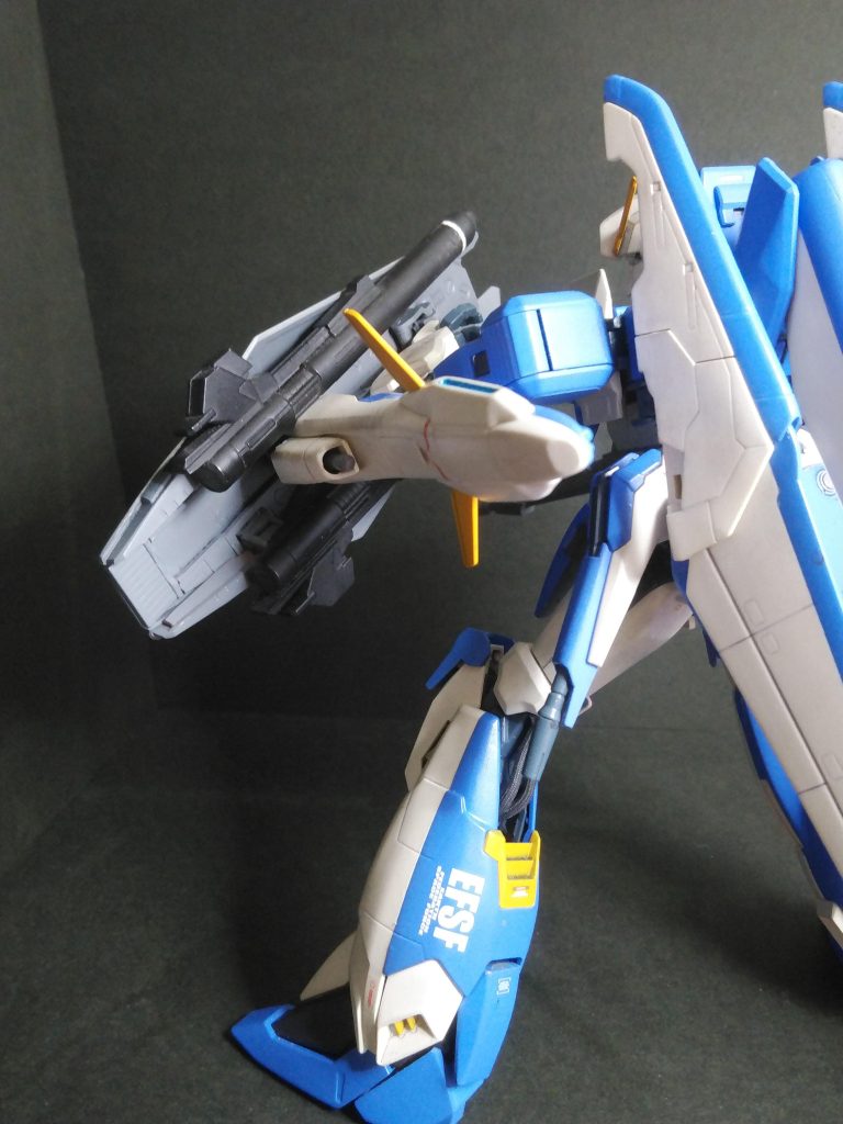 ランナーを使い伸縮可能にして、その先に可動軸を追加しました。