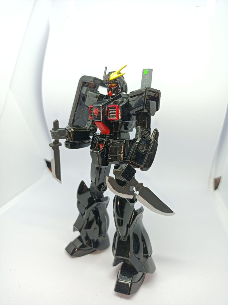 あとはパテを使ってのパーツの複製と、プラ板を使っての武器製作(手前のナイフ)RUSTの武器は特殊な形状なので漫画見ながら削り出しました。ただ凹凸が無くのっぺりとした印象になったのは反省他はキョカセンのナイフやジオニックソードに付いてくるダガー(上の写真参照)です