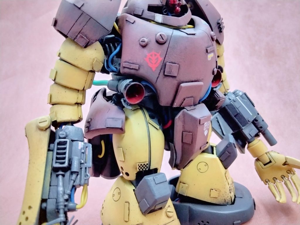胸部装甲を大型化して腹部の黄色のパーツを隠し、メガ粒子砲を左右に新造。