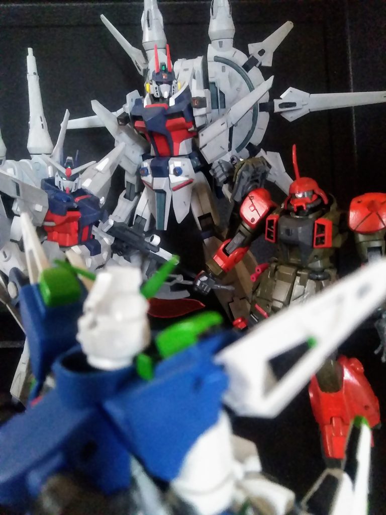 形勢不利と読んだ『議長』は格納庫奥より『The on.G』を呼び出します😲💦        『キラとアスラン』の強い呼び掛けに遂に心を決める『シン』😔                 コンソールの『BLAST』のアイコンに手を伸ばし・・・                    『デスティニーはディアクティブモード』へ・・・                     不要な外装を吹き飛ばし、再び『フェイズ シフト』 ・・・                                                         そして現れた姿は・・・