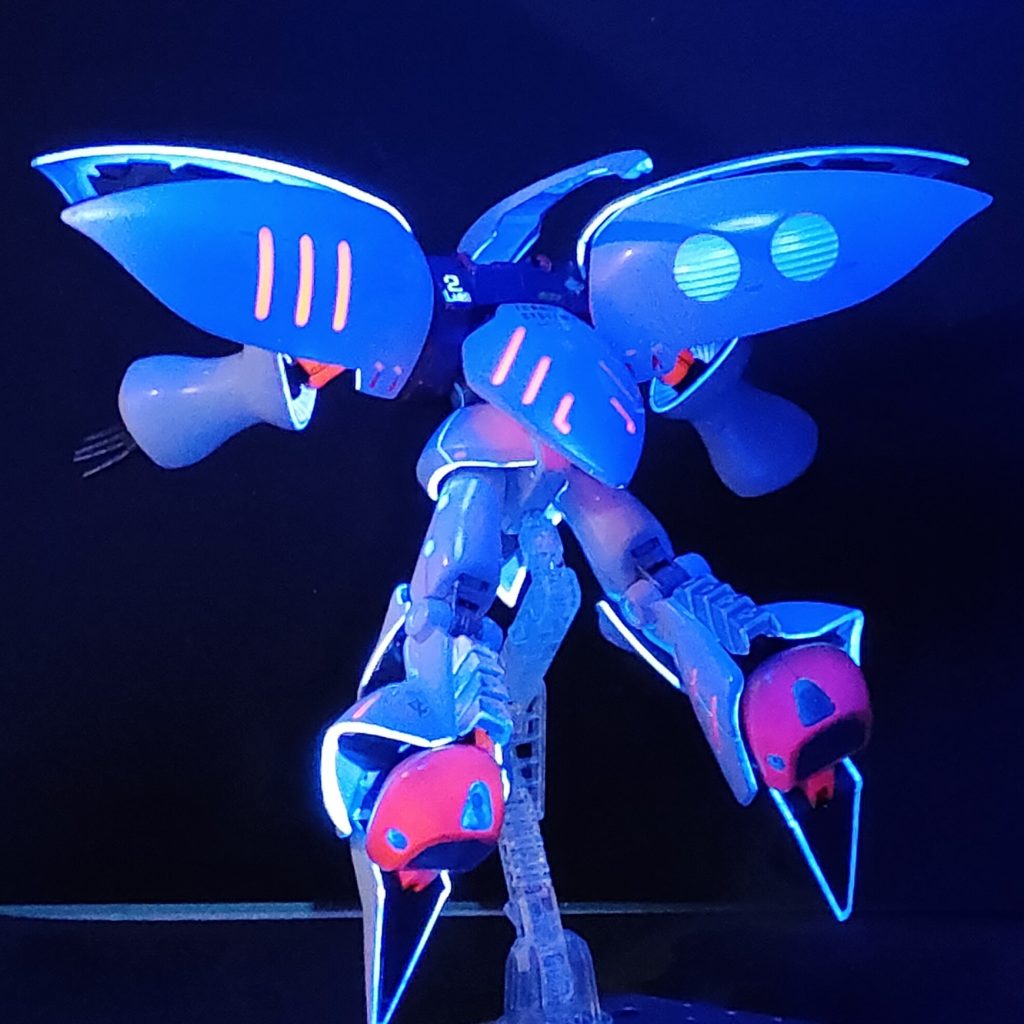 夜の裏通りか笑