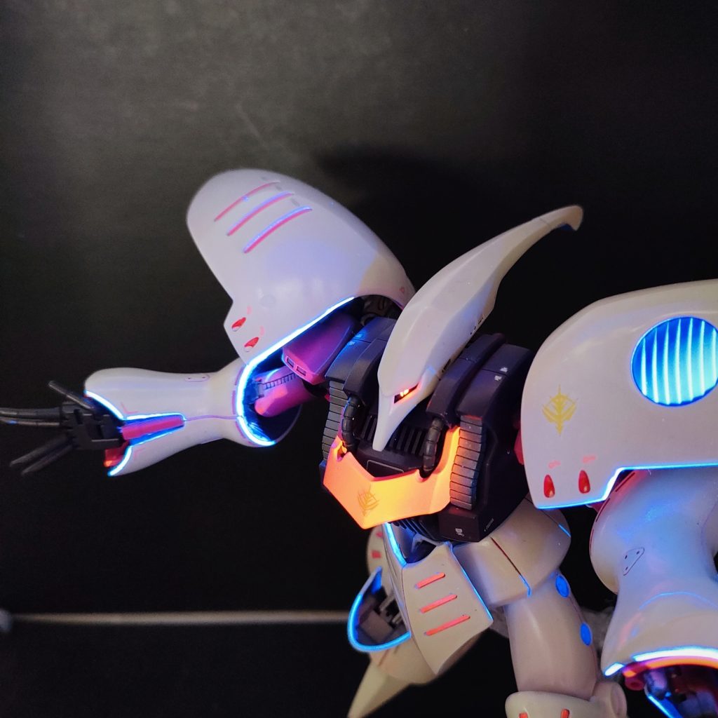 点灯。「こいつ、全身がサイコフレームでできているというのか!?」