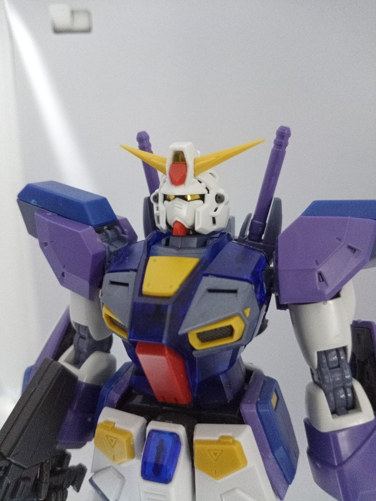 保管していた1号機2号機の寄せ集めのパーツから組んだためカラーリングはバラバラだがプロトタイプガンダムをオマージュした配色にしたという体で。