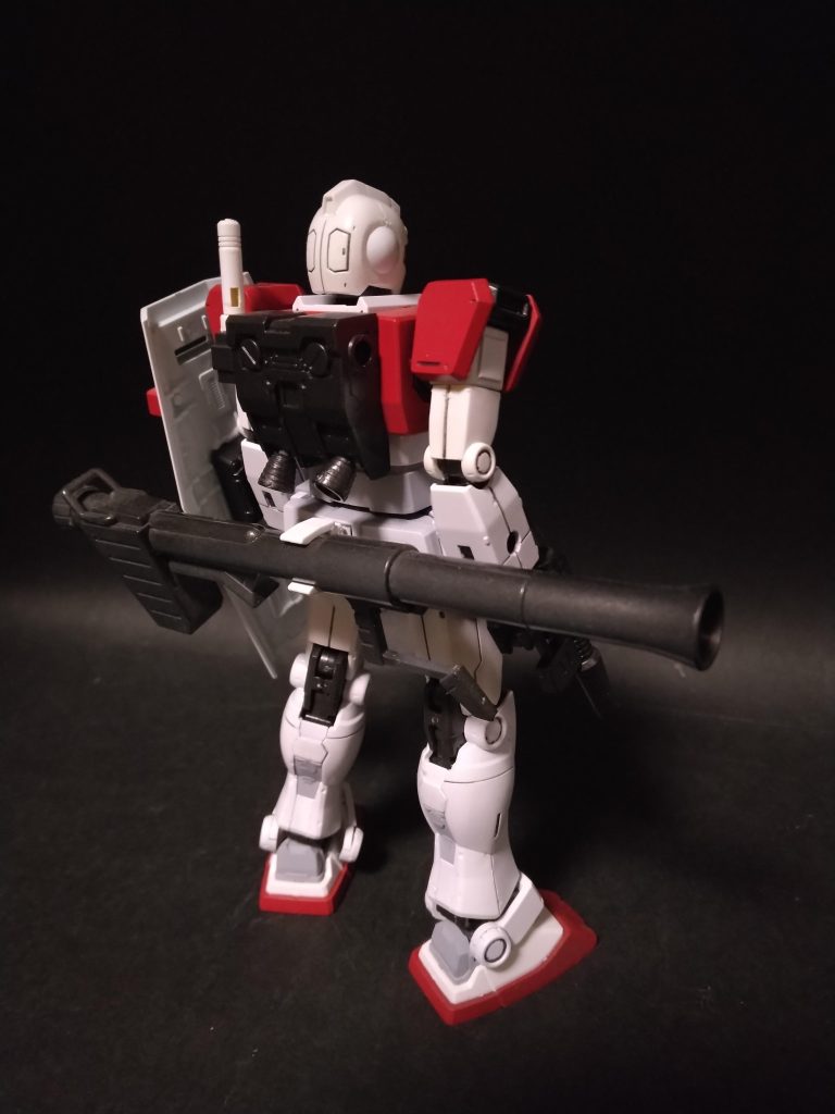後ろから。シールドとバズーカはオリジン版ガンダムから。