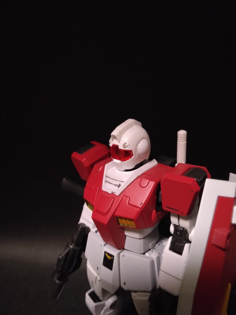 顔(特に口周り)が違うんですよね。カメラのカラーをどうしようか悩み中。レジンでの作成を試みましたが失敗し、クリアパーツを塗装するのも勿体ない気がするし.....。