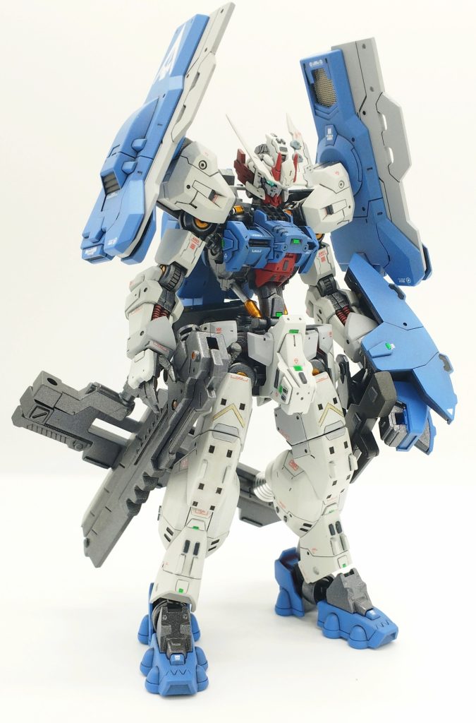 装甲はオリジンですがV字アンテナの左側、サブナックル、武装はリナシメントのものになっています新規のスジボリ、プラ板、部分塗装、3Dシール、メタルパーツ等でディティールアップしています