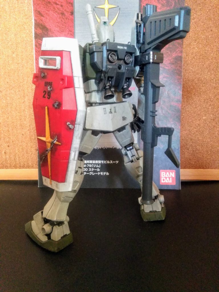 今回も只の〔なんちゃってRebuild〕ではアレなので、脳内設定をば😋　　　　　　　　　　　　　｢デラーズフリートが出張ってくる直前、機体のアップデートを続けながら潜伏ジオン兵を駆り立てる部隊｣という感じでお願い致します🙇　　　　　　　　　　　　　　　　　　　　要は前回投稿と同じと云うことで😋　　　　　　　　　　其にしてもMGサイズの｢シールド｣が在るとダメージ痕を入れたく成りません❓