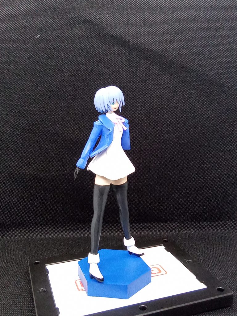 色髪の毛　ソードストライク用水性塗料服　　　水星の魔女用水性ホワイト上着　　フリーダムブルー足　　　ティターンズブルーリボン　　SEEDライブザク用水性塗料瞳　　　たぶんFAGのものを使用